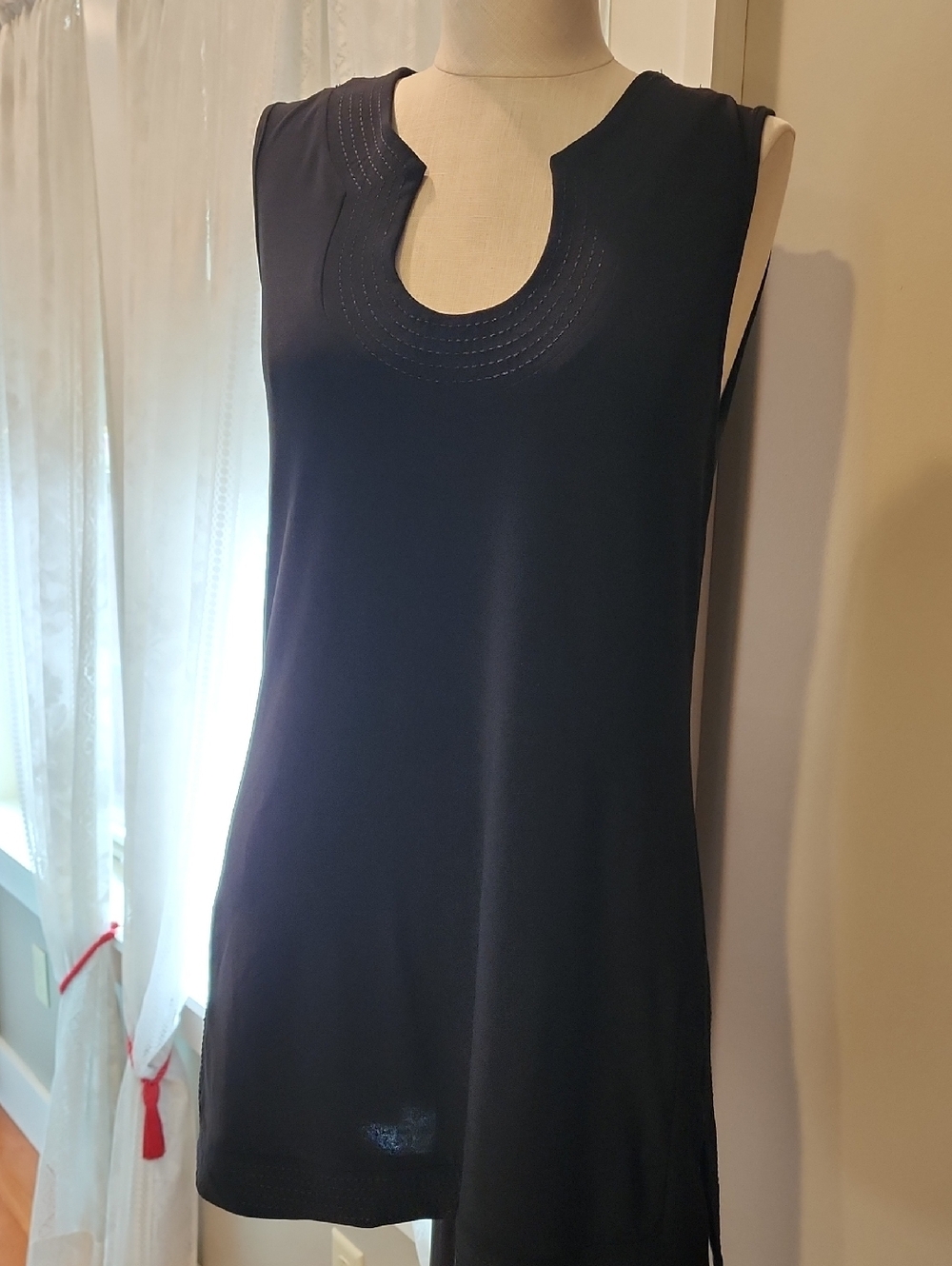 White House Black Market Black Sleeveless Scoop Neck Tunic